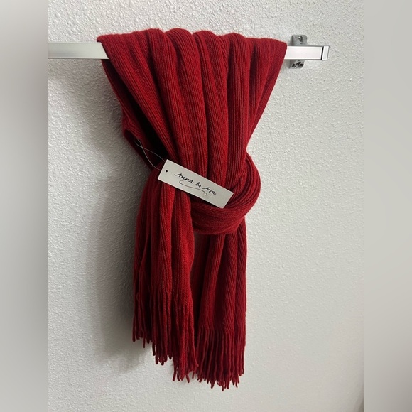 Anna & Ava Red Fringe Shawl NWT - Picture 6 of 6